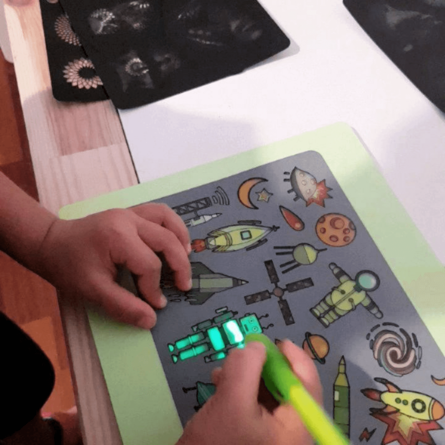Pintafluo A4: Pizarra Fotosensible